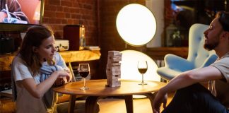 45 de lucruri romantice pe care le poti face cu partenerul acasa